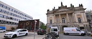 Das Portal befindet sich neben dem Rechenzentrum in der Breiten Straße.