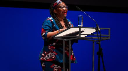Agitation mit Witz. Die ugandische Dichterin Stella Nyanzi.
