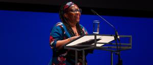 Agitation mit Witz. Die ugandische Dichterin Stella Nyanzi.