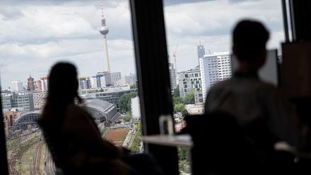 Der US-Konzern Amazon ist in den erst kürzlich eröffneten East Side Tower an der Warschauer Straße gezogen. 