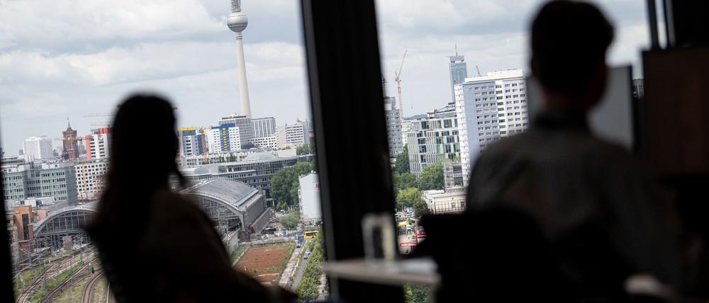 Der US-Konzern Amazon ist in den erst kürzlich eröffneten East Side Tower an der Warschauer Straße gezogen. 
