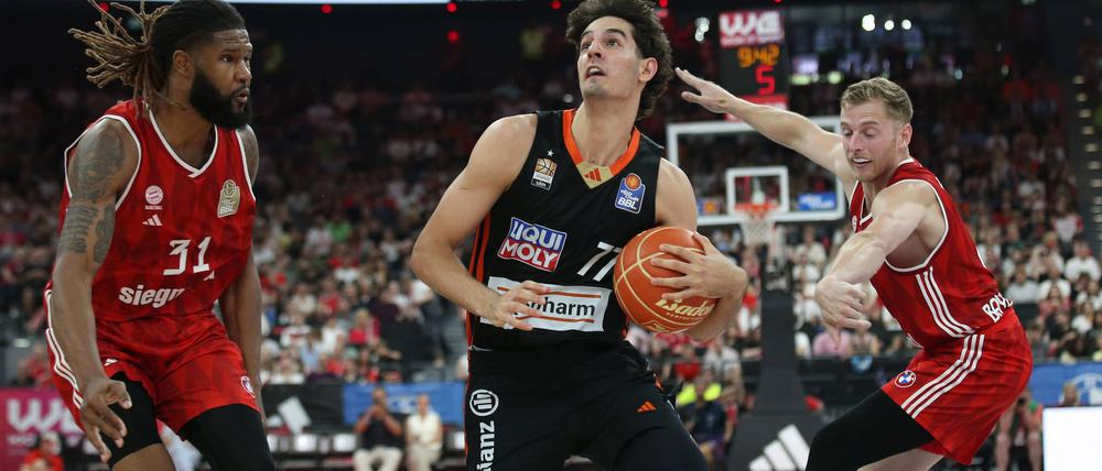Ben Saraf (M) könnte Ulm gegen Ende der Serie fehlen.