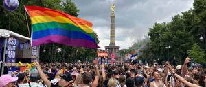 Der Christopher Street Day ist in Berlin ein Großevent - diesmal ohne das Regenbogennetzwerk der Bundestagsverwaltung. (Archivbild)