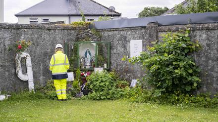 In Irland hat die Suche nach fast 800 Baby- und Kinderleichen begonnen.
