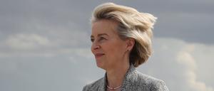 Die Präsidentin der Europäischen Kommission, Ursula von der Leyen, trifft vor dem G7-Gipfel der Staats- und Regierungschefs in Kananaskis am 15. Juni 2025 auf dem internationalen Flughafen von Calgary, Alberta, Kanada, ein.