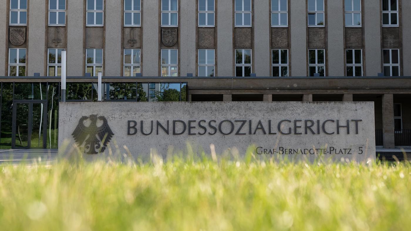 Justiz-BSG-Sturz-von-Klinik-Toilette-kann-unfallversichert-sein
