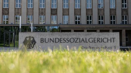 Laut einer Gerichtsentscheidung kann eine Patientin beim Sturz von der Toilette in einem Krankenhaus unfallversichert sein. (Archivbild)