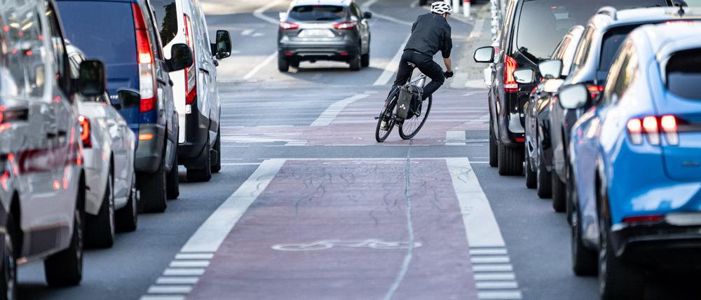 Eigene Fahrradstreifen können auch zwischen Fahrbahnen liegen. (Archivbild)  
