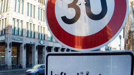 An vielen Berliner Hauptstraßen soll Tempo 30 wieder aufgehoben werden. (Archivbild)