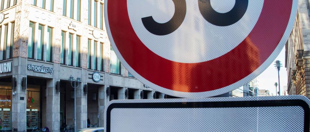An vielen Berliner Hauptstraßen soll Tempo 30 wieder aufgehoben werden. (Archivbild)