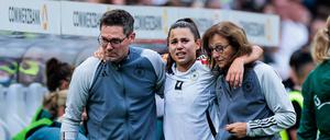 Lena Oberdorf (Mitte) wird mit der Europameisterschaft in der Schweiz das zweite große Turnier in ihrer Karriere verpassen. 