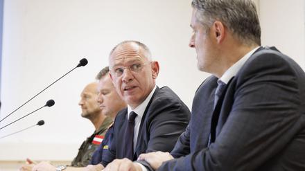 Österreichs Innenminister informierte mit Ermittlern über die bisherigen Erkenntnisse.