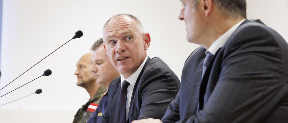 Österreichs Innenminister informierte mit Ermittlern über die bisherigen Erkenntnisse.