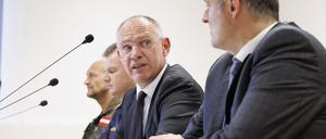 Österreichs Innenminister informierte mit Ermittlern über die bisherigen Erkenntnisse.
