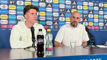 Wollen den dritten Sieg: U21-Nationalcoach Antonio Di Salvo (r) und Tim Oermann.