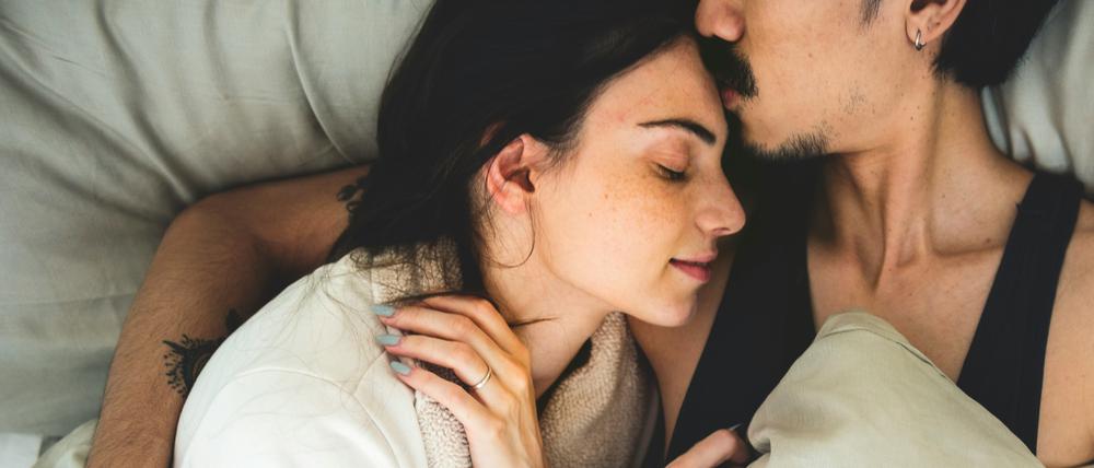 Immer mehr Paare teilen das Bett, aber nicht mehr die Lust. Was das für die Beziehung bedeutet, zeigt ein Blick in die Forschung.