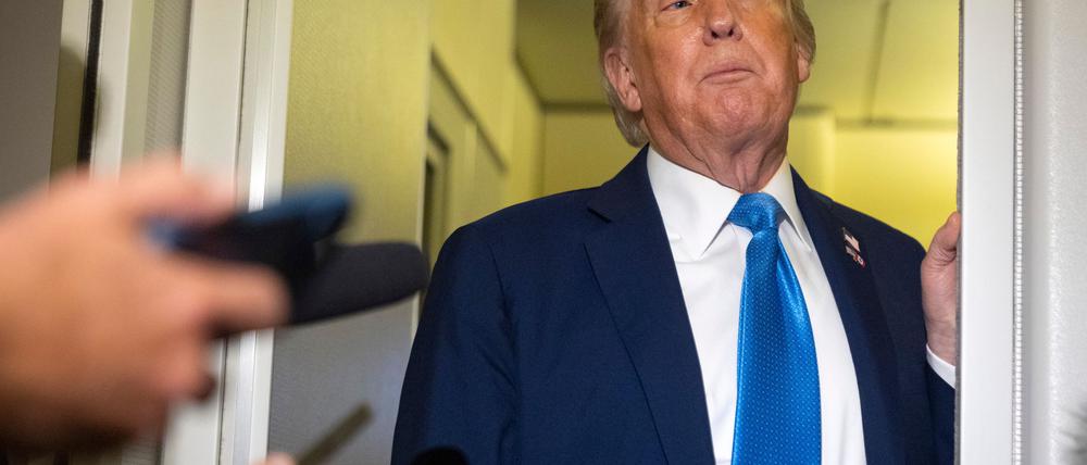Donald Trump wendet sich mit scharfen Drohungen an Teheran.