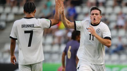 Said El Mala (r) gelangen zwei Tore beim 5:5 gegen England.