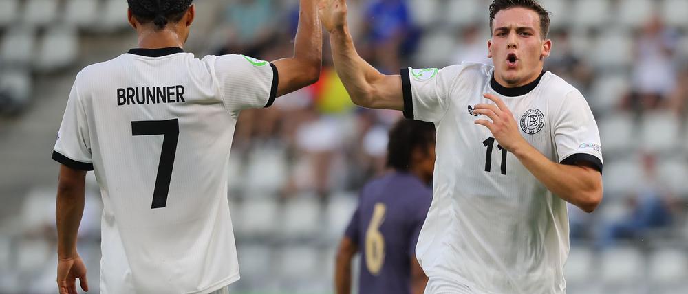 Said El Mala (r) gelangen zwei Tore beim 5:5 gegen England.