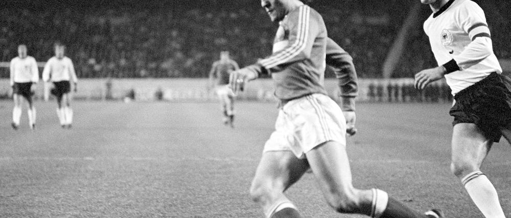 Bernard Lacombe (l) starb nach Angaben seines langjährigen Clubs Olympique Lyon.