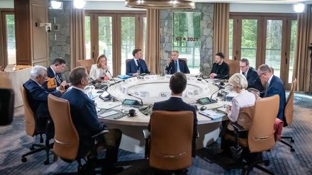 Mit Selenskyj, aber ohne Trump: Der G7-Gipfel nach der Abreise des US-Präsidenten.