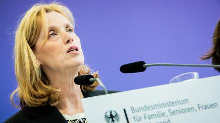 Bundesfamilienministerin Karin Prien weist darauf hin, dass die Kita-Situation in Deutschland regional sehr unterschiedlich ist. (Archivbild)