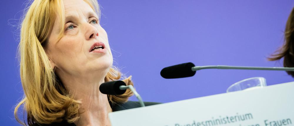 Bundesfamilienministerin Karin Prien weist darauf hin, dass die Kita-Situation in Deutschland regional sehr unterschiedlich ist. (Archivbild)