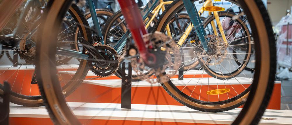 Vor der Fahrradmesse Eurobike in Frankfurt Ende Juni hofft die Branche auf Rückenwind. (Archivbild)