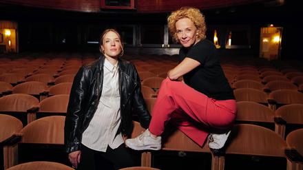 Paula Romy (links) und ihre Mutter Katja Riemann im Renaissance-Theater. 