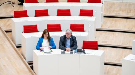Bei der Feierstunde des Brandenburger Landtags ist die BSW-Fraktion nur mit zwei Abgeordneten vertreten. 