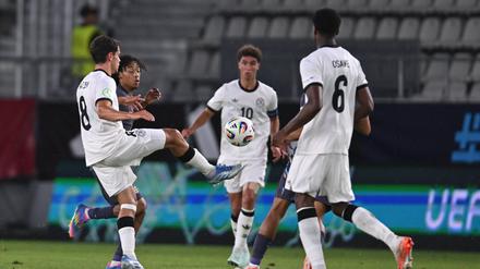 Das deutsche Team (weiße Trikots) spielte 5:5 gegen England. 