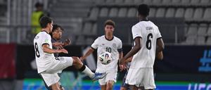 Das deutsche Team (weiße Trikots) spielte 5:5 gegen England. 