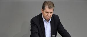 Der SPD-Außenpolitiker Ralf Stegner kritisiert Friedrich Merz. 