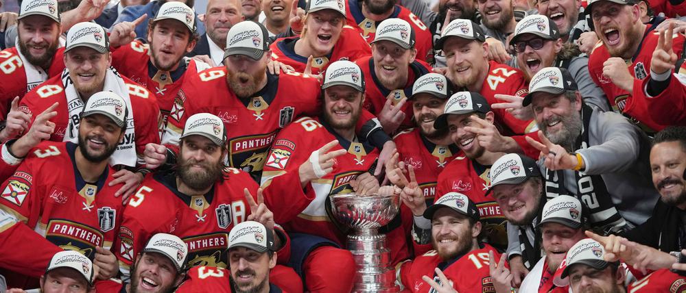 Nico Sturm durfte mit den Florida Panthers den Titel bejubeln.