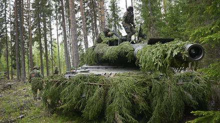Finnland, Kouvola: Soldaten der finnischen Karelien Brigade üben mit Unterstützung von Kräften der Panzerbrigade, der Heeresakademie, der Pori-Brigade, des Logistikkommandos der finnischen Streitkräfte und des finnischen Grenzschutzes.