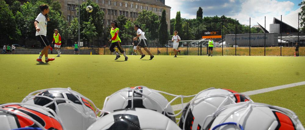 Auf dem Lilli-Henoch-Sportplatz will Al-Dersimspor den Klassenerhalt in der Landesliga schaffen. 
