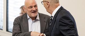 Ministerpräsident Dietmar Woidke (SPD) und sein Vize, Minister Robert Crumbach (BSW), im Landtag.