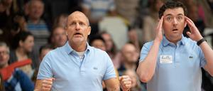 Marcus (Woody Harrelson, l.); Sonny (Matt Cook, r.)