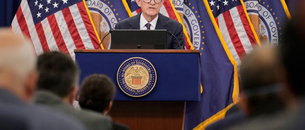 Die Federal Reserve mischt sich nicht in die Politik ein - doch die von US-Präsident Donald Trumps Zollpolitik ausgelöste Unsicherheit macht es den Notenbankern schwer, ihren Kurs festzulegen.
