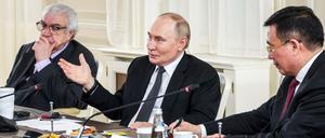 Beim Wirtschaftsforum in St. Petersburg trifft Putin traditionell Vertreter der großen Nachrichtenagenturen.