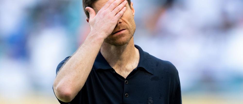 Passende Geste zu Spiel und Ergebnis: Xabi Alonso nach dem 1:1 bei seinem Real-Debüt. 