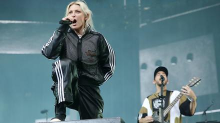 Linkin Park mit Sängerin Emily Armstrong beim Konzert im Olympiastadion.