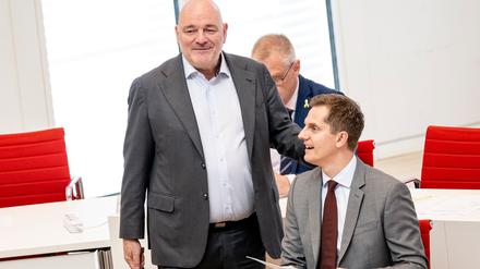 Der Brandenburger Landtag hat den umstrittenen Doppelhaushalt für 2025 und 2026 mit knapper Mehrheit in zweiter Lesung verabschiedet - die Schlussabstimmung findet am Freitag statt (Archivbild). 