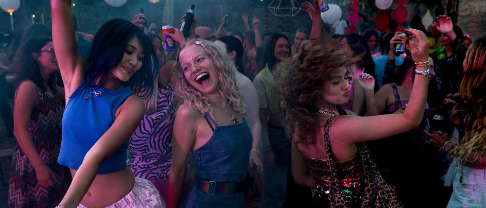 Mädchen Mädchen: Lena (Nhung Hong), Inken (Kya-Celina Barucki) und Vicky (Julia Novohradsky) feiern den Hot Girl Summer!