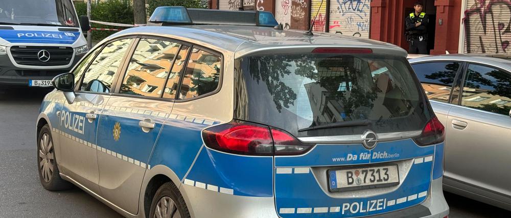 Die Mordkommission ermittelt im Fall eines toten Arztes in Berlin.