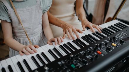 NAchwuchsmusikerinnern bei der Fête de la musique 2024 in Potsdam