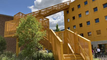 Das Haus 1 der Atelier Gardens leuchtet gelb. Früher war es ein unscheinbares Bürogebäude.
