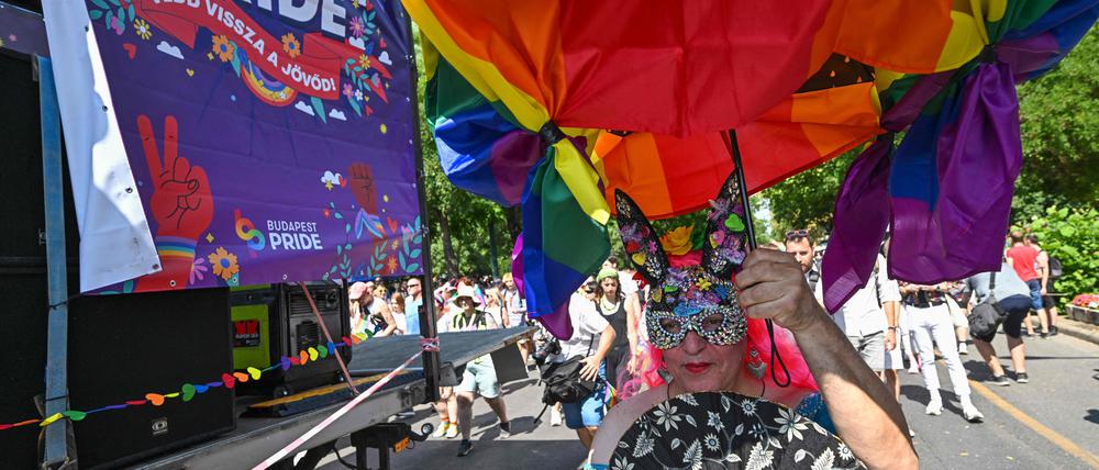 Eindrücke vom Budapest Pride im Jahr 2023.