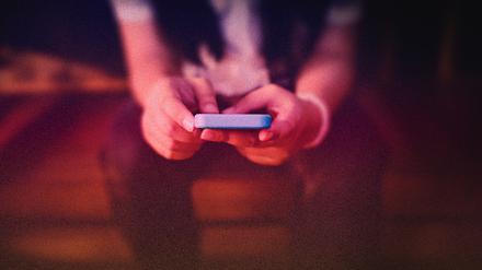 Wer schreibt am anderen Ende? Im Netz sind die Gefahren für Kinder und Jugendliche riesig.