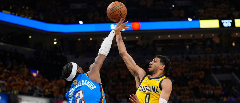 Tyrese Haliburton (rechts) ging angeschlagen in die Partie und lieferte.
